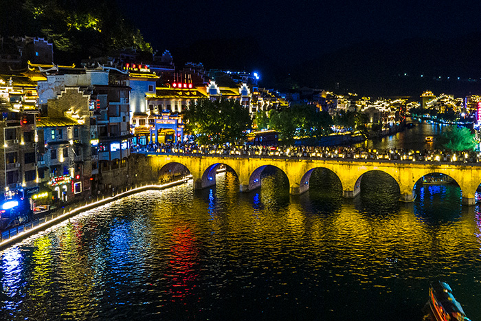 當(dāng)文旅亮化遇見(jiàn)科技：景區(qū)如何打造沉浸式夜游體驗(yàn)？