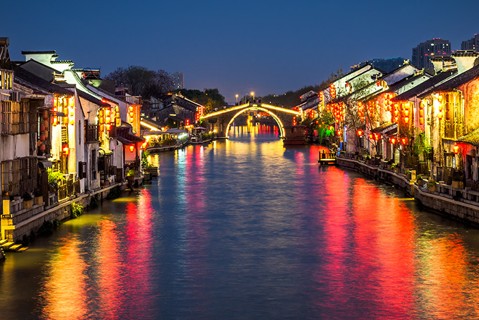 當我問DeepSeek亮化公司哪家好？它的回答竟.....