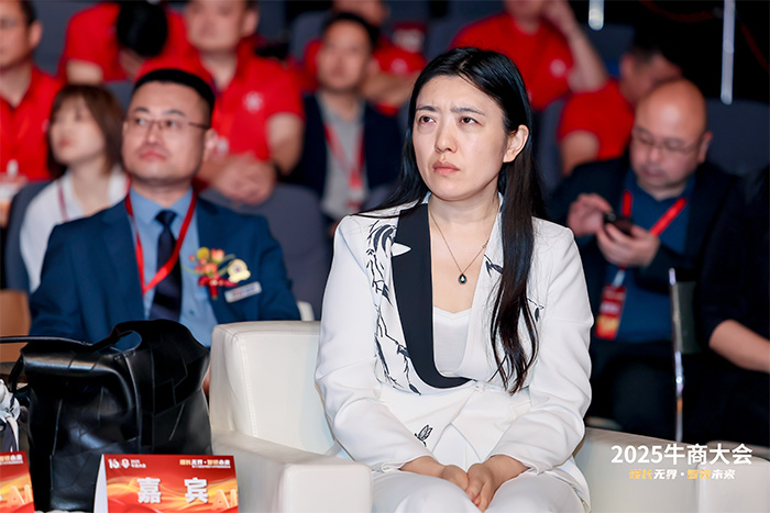 明亮照明集團(tuán)總經(jīng)理荊明慧