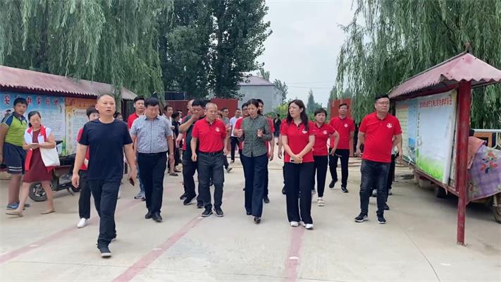 洪水顯大愛！明亮照明總經(jīng)理、河南牛商匯會(huì)長(zhǎng)荊明慧攜牛商馳援安陽