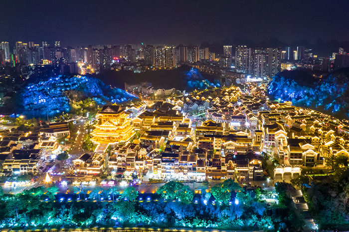 如何讓景區(qū)從"到此一游"變成"深度夜游"？亮化工程很關(guān)鍵