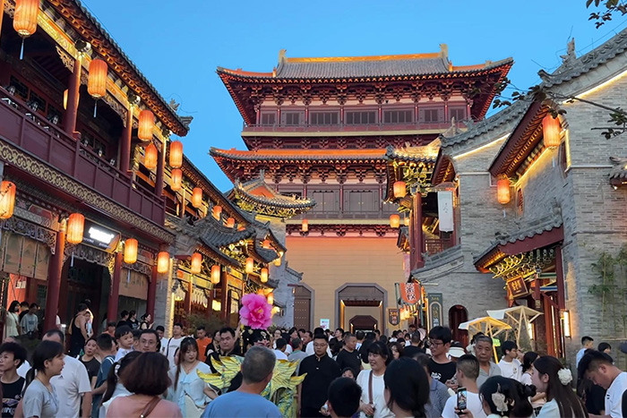 游客抱怨“晚上沒活動”？亮化讓景區(qū)夜晚變成“歡樂不打烊”的樂園?